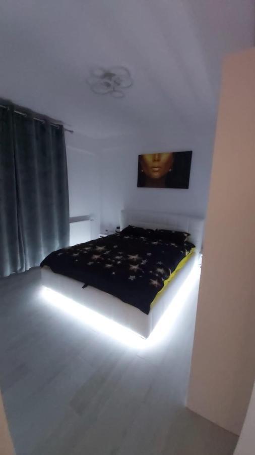 Astoria Apartament'S Navodari Luaran gambar